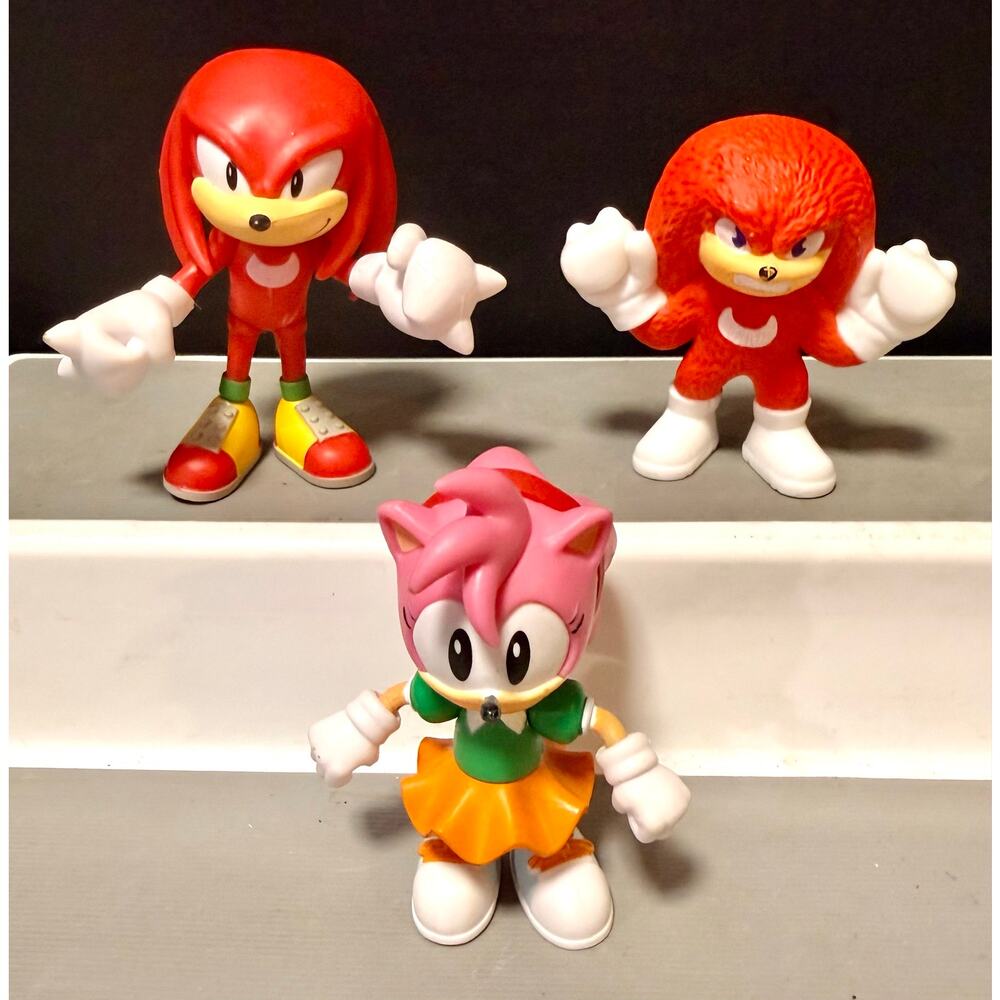 Sega Knuckles the Echidna & Classic Amy Rose